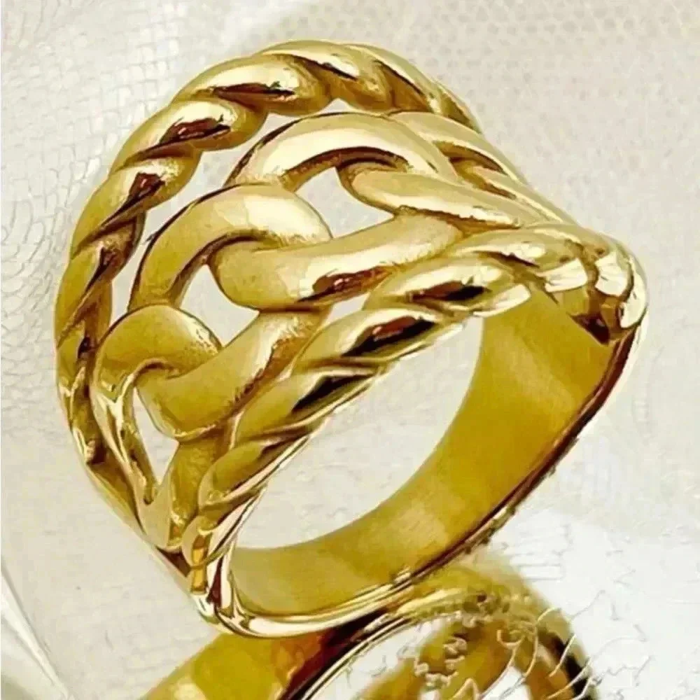 Chain twist ring